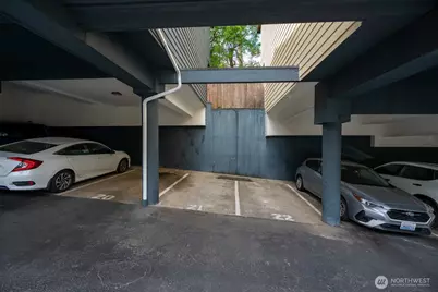 301 W Raye Street #106, Seattle, WA 98119 - Photo 32