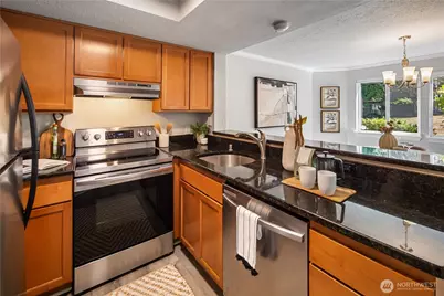 12020 100th Avenue NE #M103, Kirkland, WA 98034 - Photo 8