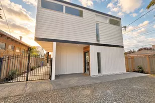 708 N 102nd St, Seattle, WA 98133 - Photo 2