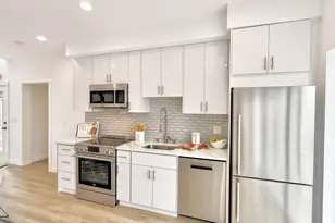 708 N 102nd St, Seattle, WA 98133 - Photo 10