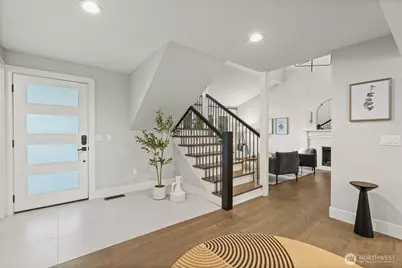 10345 36th Avenue NE, Seattle, WA 98125 - Photo 2