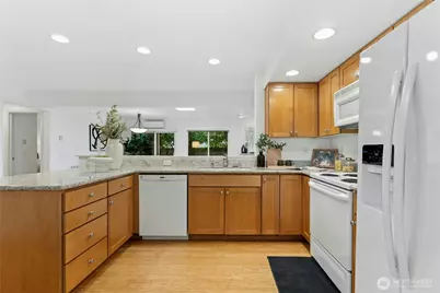 7704 196th Street SW #A, Edmonds, WA 98026 - Photo 4