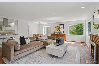 7333 46th Avenue NE, Seattle, WA 98115 - Photo 2