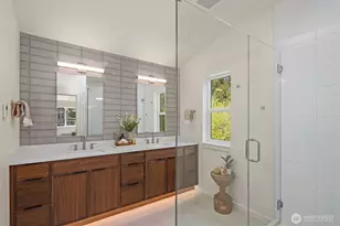 4530 NE 55th St, Seattle, WA 98105 - Photo 12