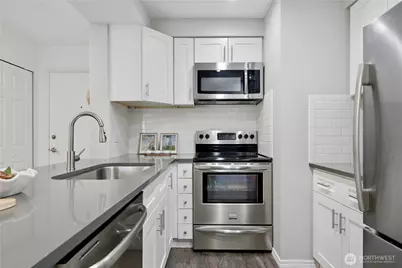 769 Hayes Street #201, Seattle, WA 98109 - Photo 10