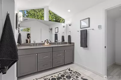 2415 NE 77th Street, Seattle, WA 98115 - Photo 12