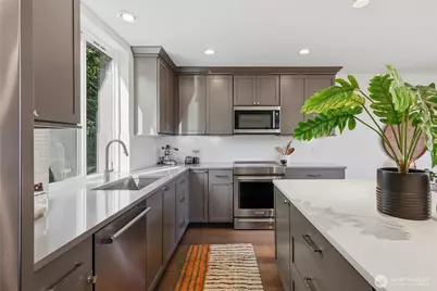 2415 NE 77th Street, Seattle, WA 98115 - Photo 8