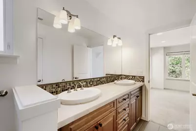 303 Bellevue Way SE, Bellevue, WA 98004 - Photo 20