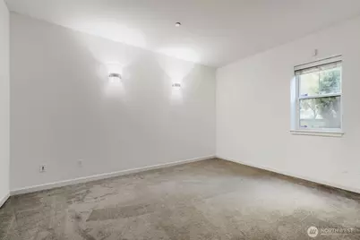 303 Bellevue Way SE, Bellevue, WA 98004 - Photo 4
