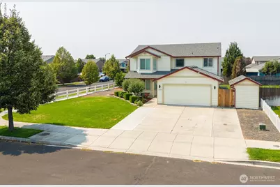 1916 Allen Avenue, Moses Lake, WA 98837 - Photo 2
