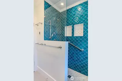 2540 11th Avenue W, Seattle, WA 98119 - Photo 18