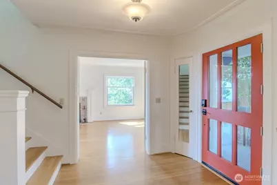 2540 11th Avenue W, Seattle, WA 98119 - Photo 8