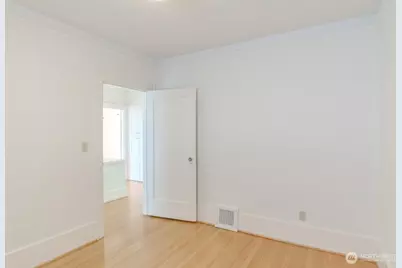 2540 11th Avenue W, Seattle, WA 98119 - Photo 22