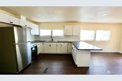2392 Douglas Rd #4, Ferndale, WA 98248 - Photo 4