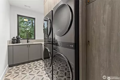 10789 SE 10th Street, Bellevue, WA 98004 - Photo 22