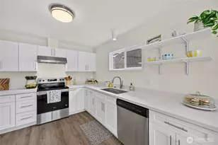 4042 5th Ave NE, Seattle, WA 98105 - Photo 14