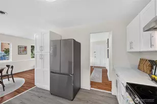 4042 5th Ave NE, Seattle, WA 98105 - Photo 16