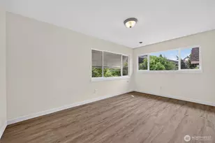4042 5th Ave NE, Seattle, WA 98105 - Photo 18