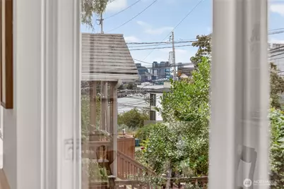 4042 5th Avenue NE, Seattle, WA 98105 - Photo 12