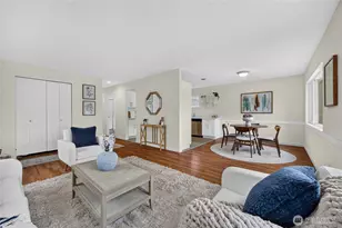 4042 5th Ave NE, Seattle, WA 98105 - Photo 8