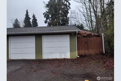 737 N 184th Street #B, Shoreline, WA 98133 - Photo 2