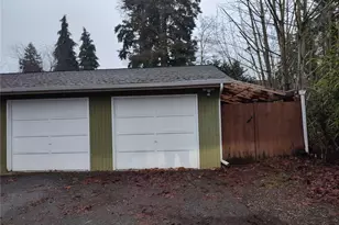 737 N 184th St, Shoreline, WA 98133 - Photo 2