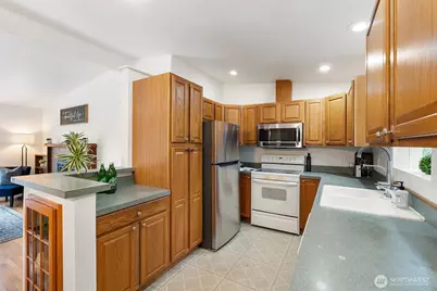 15805 SE 12th Place, Bellevue, WA 98008 - Photo 10