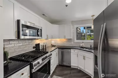 9039 NE Juanita Drive #307, Kirkland, WA 98034 - Photo 6
