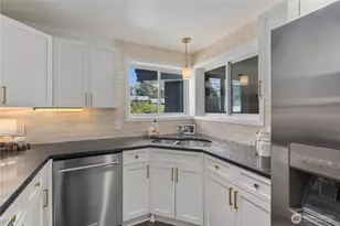 9039 NE Juanita Dr, Kirkland, WA 98034 - Photo 18