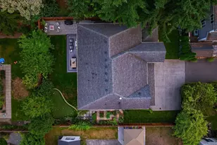 12033 NE 70th St, Kirkland, WA 98033 - Photo 2