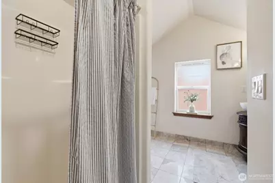 6825 Weedin Place NE #A, Seattle, WA 98115 - Photo 24