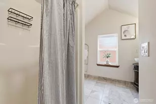 6825 Weedin Pl NE, Seattle, WA 98115 - Photo 24
