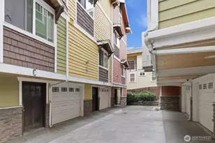 6825 Weedin Pl NE, Seattle, WA 98115 - Photo 2
