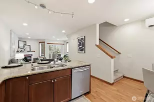 6825 Weedin Pl NE, Seattle, WA 98115 - Photo 10