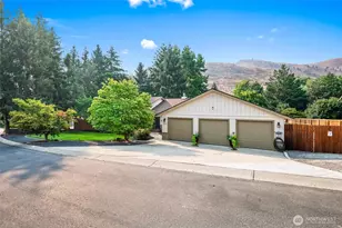 2015 Center Ct Dr, Wenatchee, WA 98801 - Photo 2