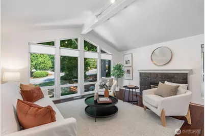 300 Mt. Pilchuck Avenue SW, Issaquah, WA 98027 - Photo 2
