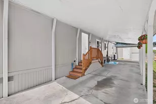 304 Pheasant Ln, Longview, WA 98632 - Photo 2
