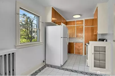 756 Broadway Avenue E #202, Seattle, WA 98102 - Photo 4
