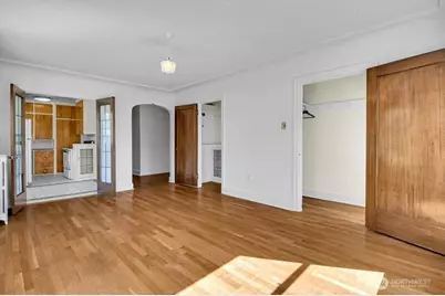756 Broadway Avenue E #202, Seattle, WA 98102 - Photo 2