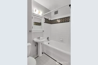 756 Broadway Avenue E #202, Seattle, WA 98102 - Photo 6