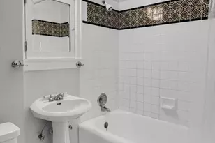 756 Broadway Ave E, Seattle, WA 98102 - Photo 6