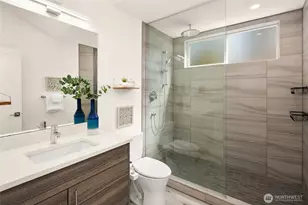 1036 NE 102nd St, Seattle, WA 98125 - Photo 16