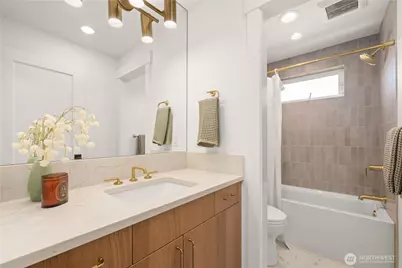 2903 3rd Avenue N, Seattle, WA 98109 - Photo 16