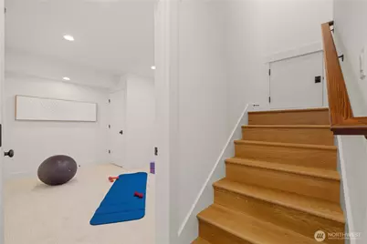 2903 3rd Avenue N, Seattle, WA 98109 - Photo 30