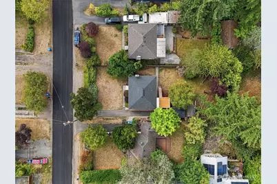 13045 Corliss Avenue N, Seattle, WA 98133 - Photo 14