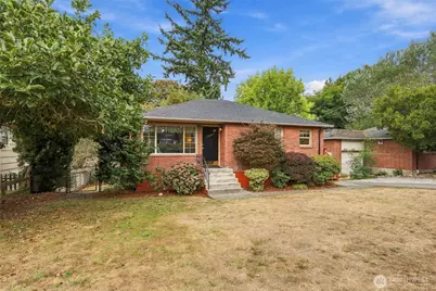 13045 Corliss Avenue N, Seattle, WA 98133 - Photo 2