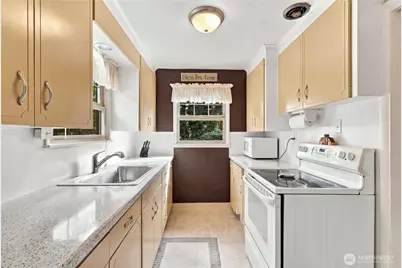 13045 Corliss Avenue N, Seattle, WA 98133 - Photo 22