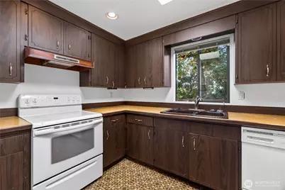 1204 Darben Place, Lynnwood, WA 98087 - Photo 10