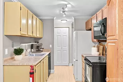 10501 8th Avenue NE #209, Seattle, WA 98125 - Photo 16