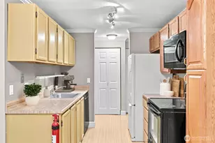 10501 8th Ave NE, Seattle, WA 98125 - Photo 16
